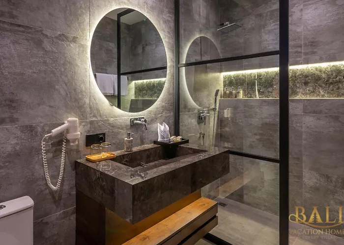 The Luxury 5br In Lovina! Stunning Outlook! Lovina